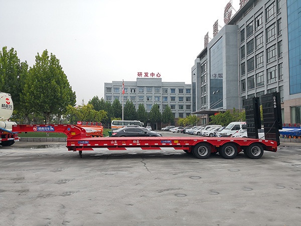 LHL9381TDP型低平板半挂車(chē)