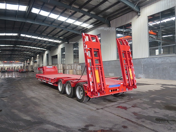 LHL9370TDP型低平板半挂車(chē)