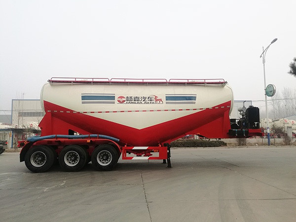 LHL9403GFL1型中(zhōng)密度粉粒物(wù)料运输半挂車(chē)